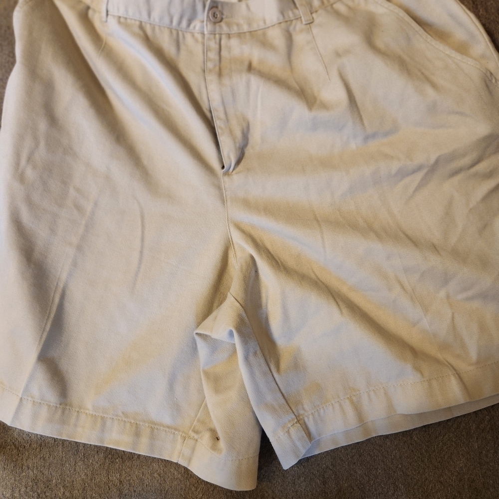 Liz Claiborne Men's Light Tan Flat Front Shorts